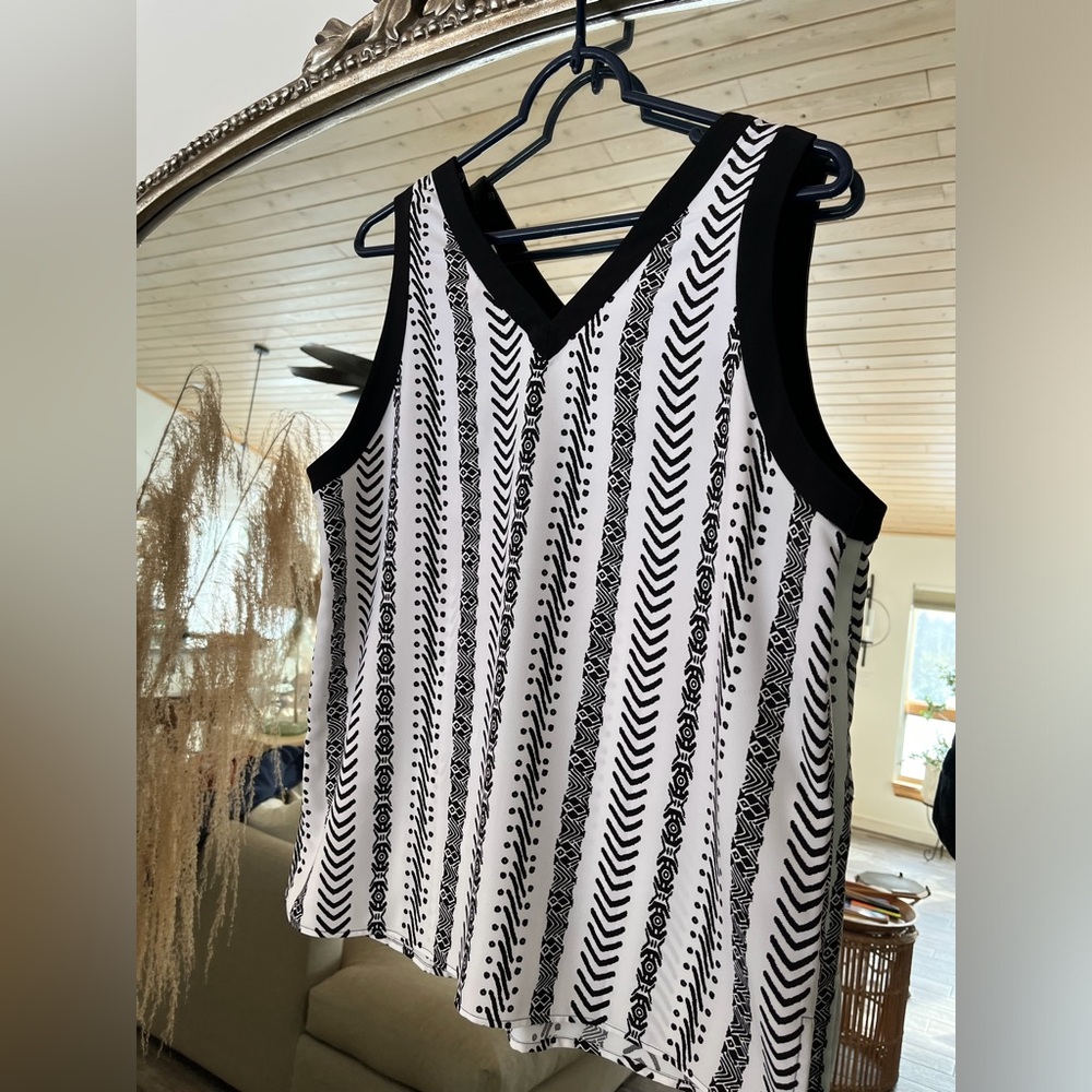 Loft Black and White Patterned Women's Top